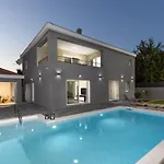 Modern Danica With Pool In Zadar فيلة *