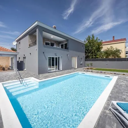 Modern Danica With Pool In Zadar Bibinje