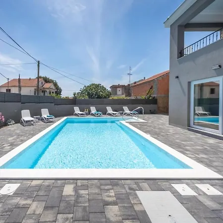 Modern Danica With Pool In Zadar *