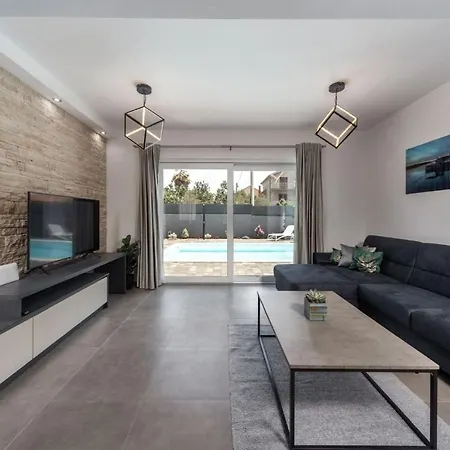 Villa Modern Danica With Pool In Zadar *