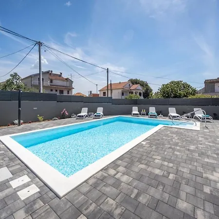 Modern Danica With Pool In Zadar Bibinje