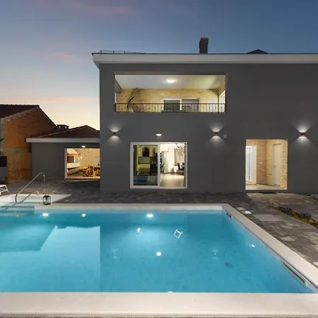 Modern Danica With Pool In Zadar *