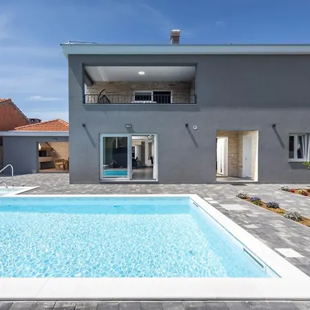 Modern Danica With Pool In Zadar Willa Bibinje
