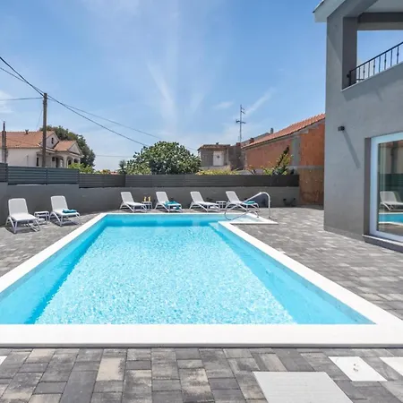 Modern Danica With Pool In Zadar *