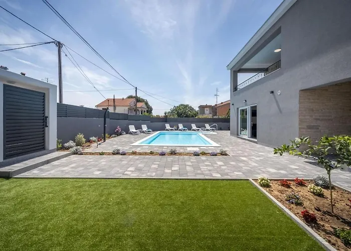 Modern Danica With Pool In Zadar Vila