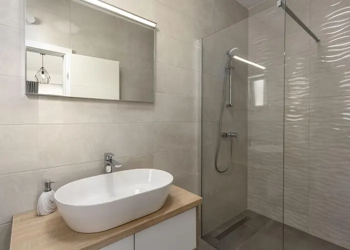 Modern Danica With Pool In Zadar Vila