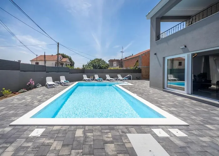 Modern Danica With Pool In Zadar *