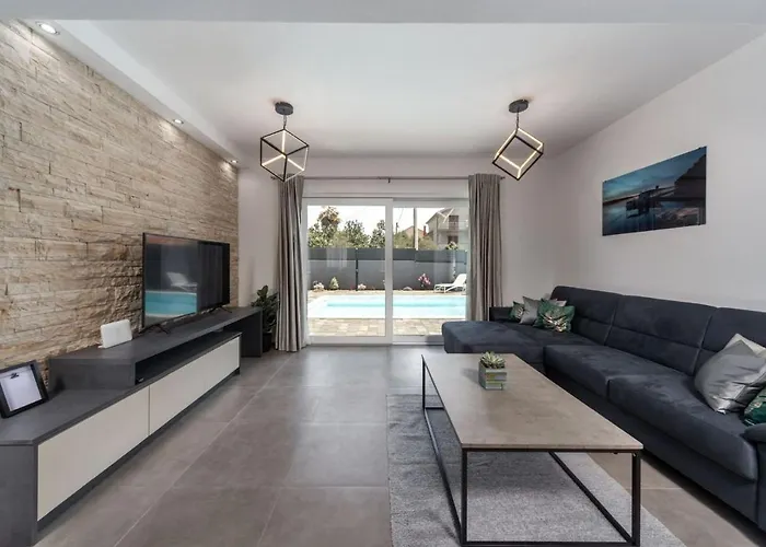 Vila Modern Danica With Pool In Zadar *