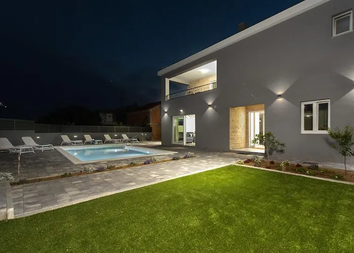 Modern Danica With Pool In Zadar * Bibinje