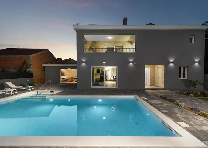 Modern Danica With Pool In Zadar *