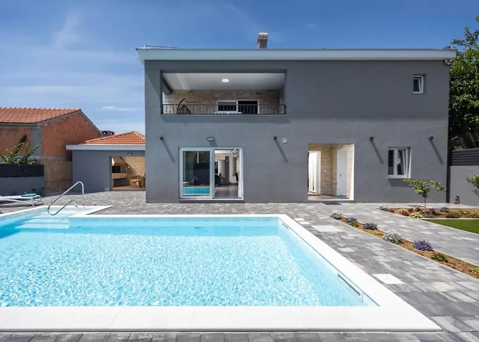 Modern Danica With Pool In Zadar Villa Bibinje
