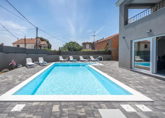 Modern Danica With Pool In Zadar *