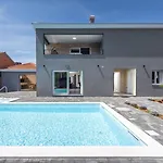 Modern Danica With Pool In Zadar فيلة بيبينيا