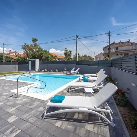 Modern Danica With Pool In Zadar *