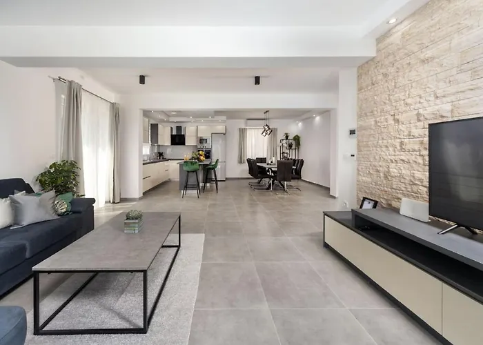 Modern Danica With Pool In Zadar * Bibinje