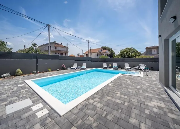 Modern Danica With Pool In Zadar Bibinje