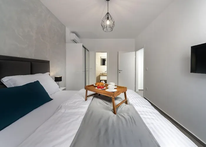 Modern Danica With Pool In Zadar *