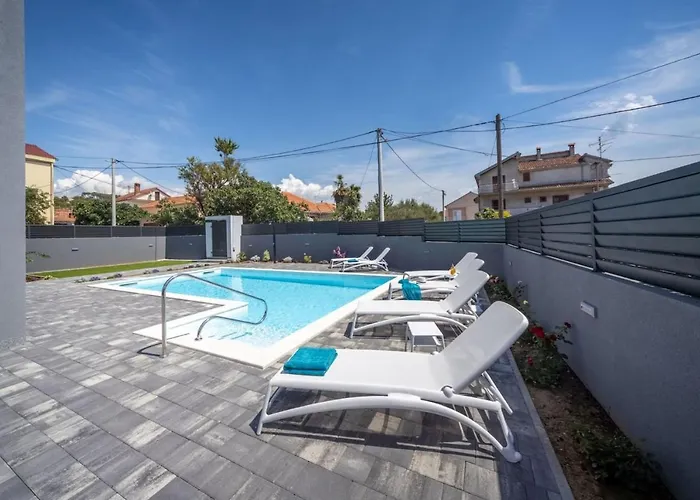 Modern Danica With Pool In Zadar *